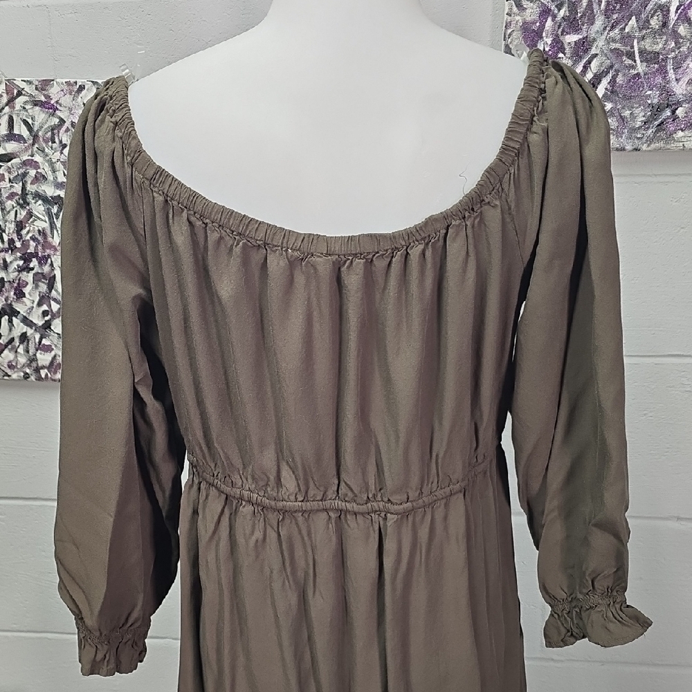 Chic Long Sleeve Button-Front Dress in Olive - Picture 7 of 11